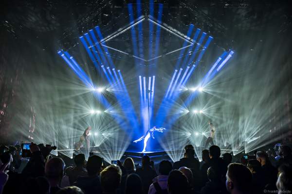 Lichtshow und Live-Performance-Trilogie "All Environments" von ROBE auf der Prolight + Sound 2023 in Frankfurt