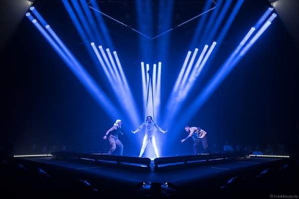 Lichtshow und Live-Performance-Trilogie "All Environments" von ROBE auf der Prolight + Sound 2023 in Frankfurt