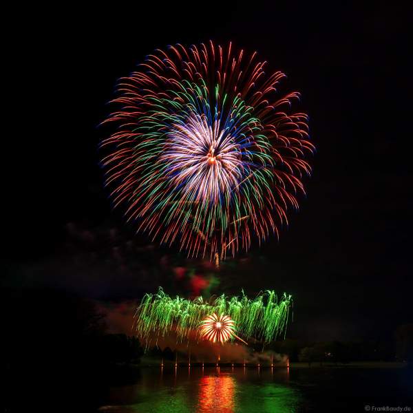 Feuerwerk bei RHEIN IN FLAMMEN 2023 in Bonn/Rheinaue (von Weco Feuerwerk)