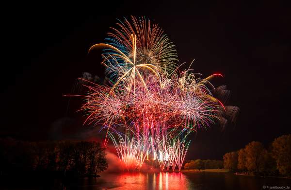 Feuerwerk bei RHEIN IN FLAMMEN 2023 in Bonn/Rheinaue (von Weco Feuerwerk)