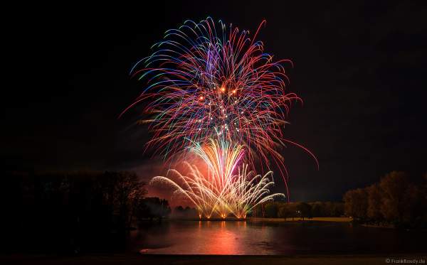 Feuerwerk bei RHEIN IN FLAMMEN 2023 in Bonn/Rheinaue (von Weco Feuerwerk)