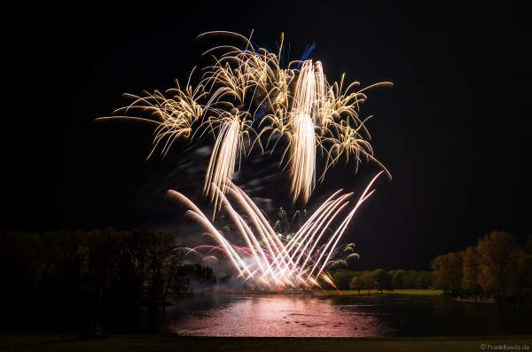 Feuerwerk bei RHEIN IN FLAMMEN 2023 in Bonn/Rheinaue (von Weco Feuerwerk)
