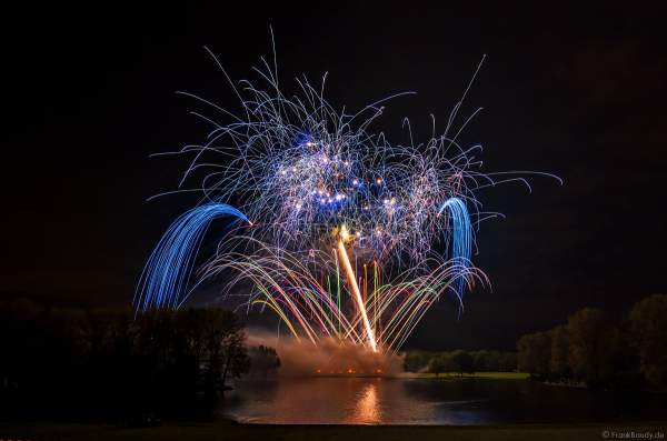 Feuerwerk bei RHEIN IN FLAMMEN 2023 in Bonn/Rheinaue (von Weco Feuerwerk)