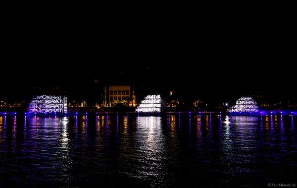 Lichtshow ODE-AN-DIE-DEMOKRATIE in Frankfurt beim Paulskirchenfest 2023