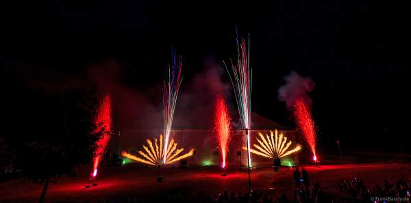 Festungsfest in Germersheim mit Feuerwerk und Flammeneffekten im Stadtpark FRONTE LAMOTTE 2023