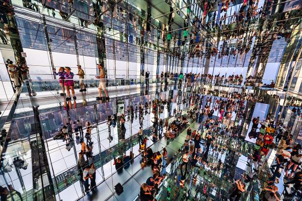SUMMIT One Vanderbilt New York City - Aussichtplattform - Spiegelinstallation Air: Transcendence von Kenzo Digital