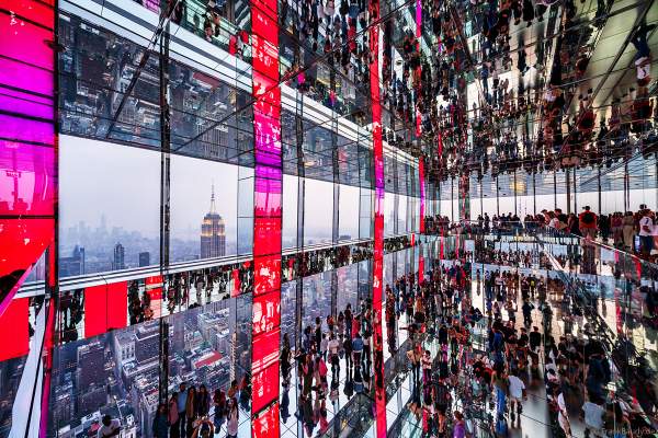 SUMMIT One Vanderbilt New York City - Aussichtplattform - Spiegelinstallation Air: Transcendence von Kenzo Digital