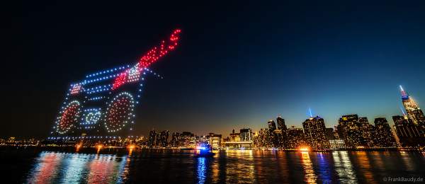 Drohnenshow in New York City am 4. Juli beim Unabhängigkeitstag / Drones - Macy's Fourth of July Fireworks - NYC - Independence Day Celebrations 2023