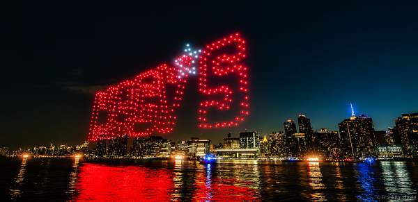 Drohnenshow am 4. Juli beim Unabhängigkeitstag in New York City / Drones - Macy's Fourth of July Fireworks - NYC - Independence Day Celebrations 2023