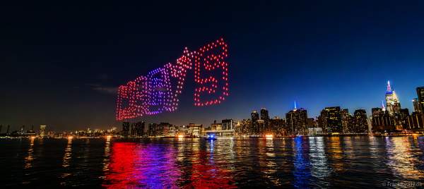Drohnenshow am 4. Juli beim Unabhängigkeitstag in New York City / Drones - Macy's Fourth of July Fireworks - NYC - Independence Day Celebrations 2023