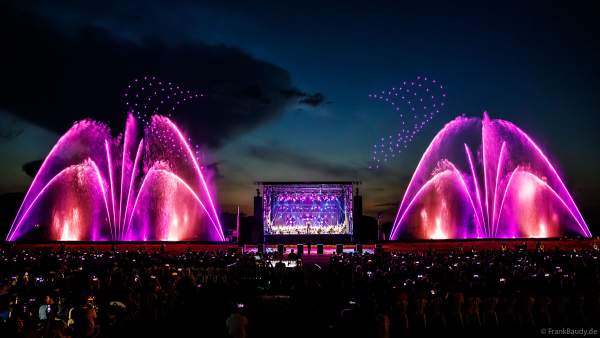 Die große Drohnenshow „Sommertraum“ zur Live-Musik des Philharmonischen Orchester Straßburg beim Festival Vents d’Est