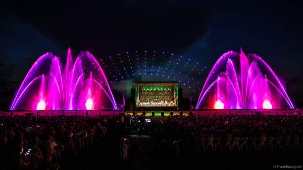 Die große Drohnenshow „Sommertraum“ zur Live-Musik des Philharmonischen Orchester Straßburg beim Festival Vents d’Est