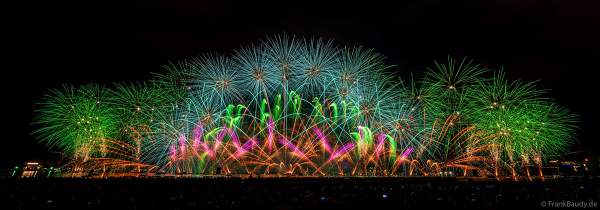 Fête du Lac mit gigantischem Feuerwerk- und Wasserspektakel in Annecy/Frankreich 2023