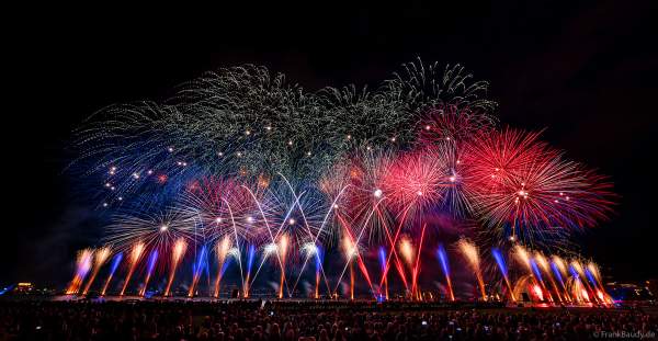 Fête du Lac mit gigantischem Feuerwerk- und Wasserspektakel in Annecy/Frankreich 2023