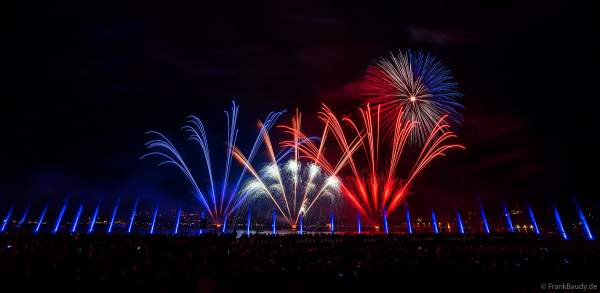 Fête du Lac mit gigantischem Feuerwerk- und Wasserspektakel in Annecy/Frankreich 2023