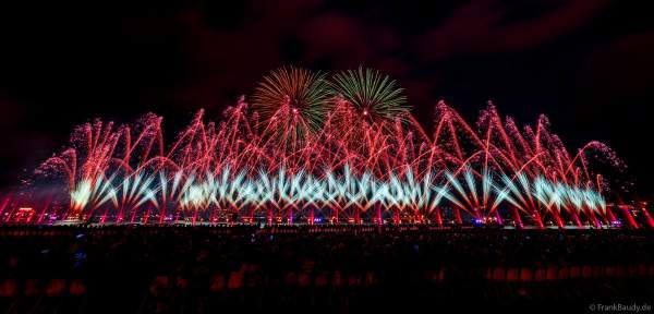 Fête du Lac mit gigantischem Feuerwerk- und Wasserspektakel in Annecy/Frankreich 2023