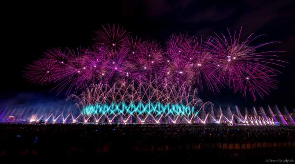 Fête du Lac mit gigantischem Feuerwerk- und Wasserspektakel in Annecy/Frankreich 2023