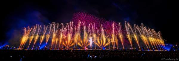 Fête du Lac mit gigantischem Feuerwerk- und Wasserspektakel in Annecy/Frankreich 2023