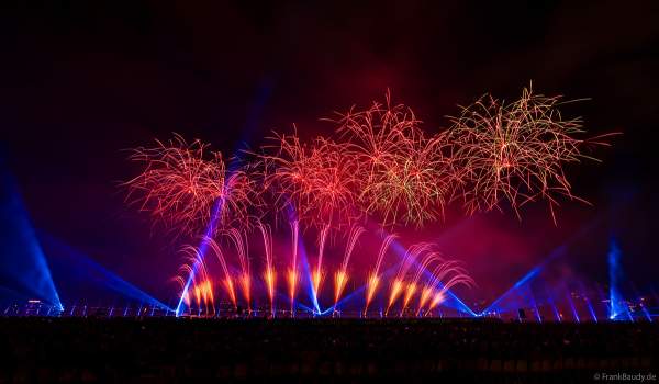 Fête du Lac mit gigantischem Feuerwerk- und Wasserspektakel in Annecy/Frankreich 2023