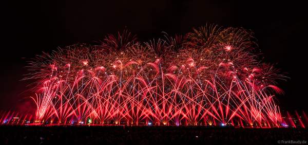 Fête du Lac mit gigantischem Feuerwerk- und Wasserspektakel in Annecy/Frankreich 2023