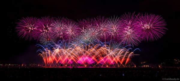 Fête du Lac mit gigantischem Feuerwerk- und Wasserspektakel in Annecy/Frankreich 2023