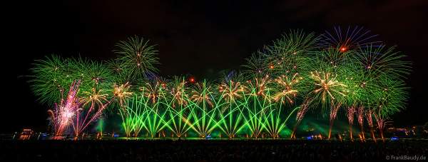 Fête du Lac mit gigantischem Feuerwerk- und Wasserspektakel in Annecy/Frankreich 2023