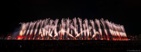 Fête du Lac mit gigantischem Feuerwerk- und Wasserspektakel in Annecy/Frankreich 2023