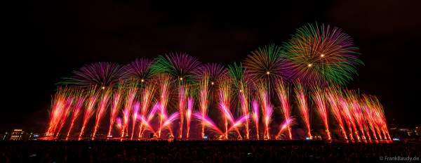 Fête du Lac mit gigantischem Feuerwerk- und Wasserspektakel in Annecy/Frankreich 2023