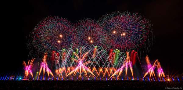 Fête du Lac mit gigantischem Feuerwerk- und Wasserspektakel in Annecy/Frankreich 2023