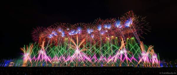 Fête du Lac mit gigantischem Feuerwerk- und Wasserspektakel in Annecy/Frankreich 2023