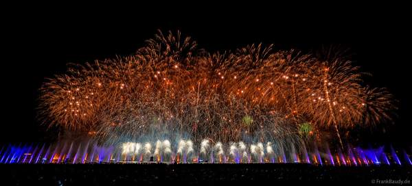 Fête du Lac mit gigantischem Feuerwerk- und Wasserspektakel in Annecy/Frankreich 2023