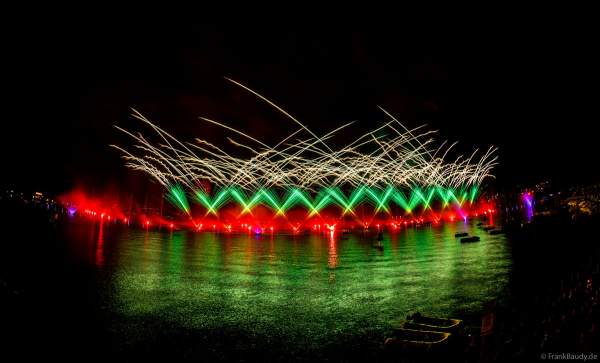 Fête du Lac mit gigantischem Feuerwerk- und Wasserspektakel in Annecy/Frankreich 2023