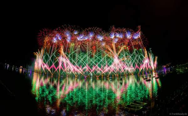 Fête du Lac mit gigantischem Feuerwerk- und Wasserspektakel in Annecy/Frankreich 2023