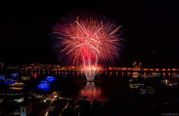 Rhein in Flammen mit imposantem Feuerwerk in Sankt Goar