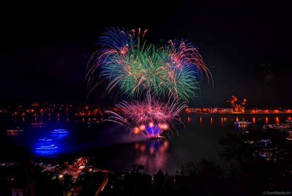 Rhein in Flammen mit imposantem Feuerwerk in Sankt Goar