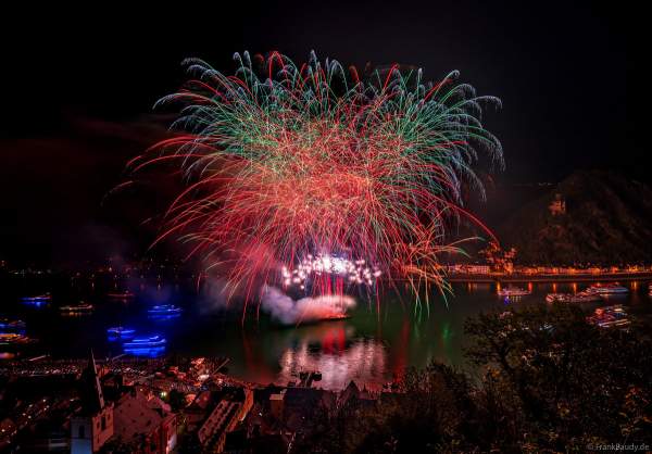Rhein in Flammen mit imposantem Feuerwerk in Sankt Goar