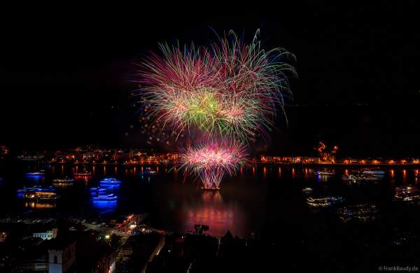 Rhein in Flammen mit imposantem Feuerwerk in Sankt Goar