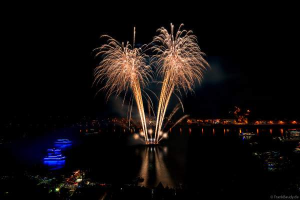 Rhein in Flammen mit imposantem Feuerwerk in Sankt Goar
