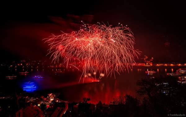 Rhein in Flammen mit imposantem Feuerwerk in Sankt Goar
