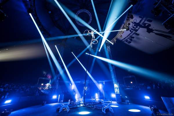 Mast-Akrobatik (Chinesischer Mast) im The Traumatica Circus: APOCALYPSE - beim Festival of Fear 2023, Horror-Event an Halloween im Europa-Park Erlebnis-Resort in Rust