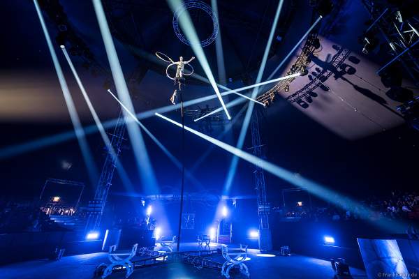 Mast-Akrobatik (Chinesischer Mast) im The Traumatica Circus: APOCALYPSE - beim Festival of Fear 2023, Horror-Event an Halloween im Europa-Park Erlebnis-Resort in Rust