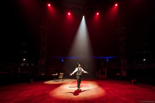 Peitschen Show im The Traumatica Circus: APOCALYPSE - beim Festival of Fear 2023, Horror-Event an Halloween im Europa-Park Erlebnis-Resort in Rust