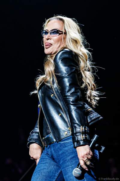 Die US-Sängerin Anastacia bei NIGHT OF THE PROMS 2023 in der SAP Arena Mannheim