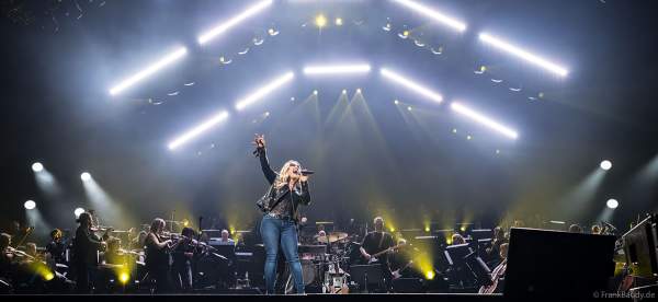 Die US-Sängerin Anastacia bei NIGHT OF THE PROMS 2023 in der SAP Arena Mannheim