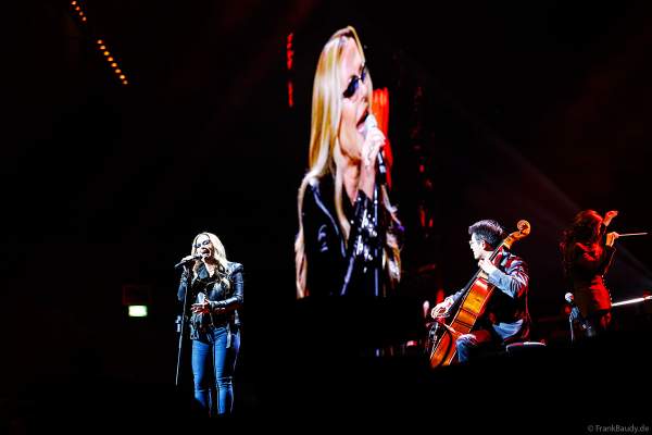 Die US-Sängerin Anastacia bei NIGHT OF THE PROMS 2023 in der SAP Arena Mannheim