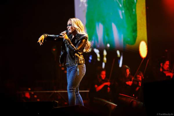 Die US-Sängerin Anastacia bei NIGHT OF THE PROMS 2023 in der SAP Arena Mannheim