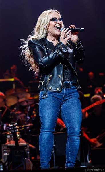 Die US-Sängerin Anastacia bei NIGHT OF THE PROMS 2023 in der SAP Arena Mannheim
