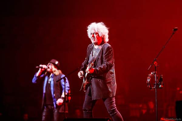 Die Band Toto mit Steve Lukather und Joseph Williams bei NIGHT OF THE PROMS 2023 in der SAP Arena Mannheim