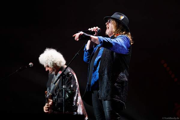 Joseph Williams der Gruppe Toto bei NIGHT OF THE PROMS 2023 in der SAP Arena Mannheim