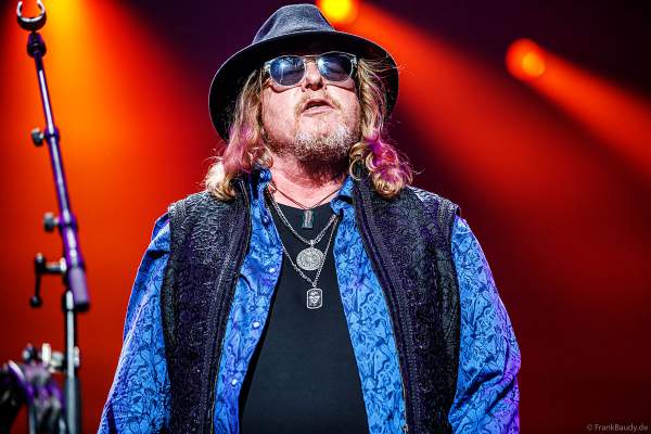 Joseph Williams der Gruppe Toto bei NIGHT OF THE PROMS 2023 in der SAP Arena Mannheim